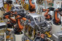 Przemysł motoryzacyjny 2024: nowe rekordy i redukcja zatrudnienia