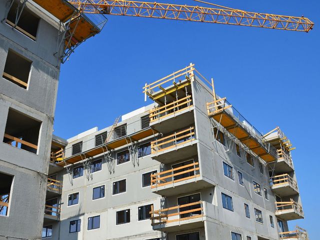 GUS: budownictwo mieszkaniowe odżyło, ale tylko względem kwietnia