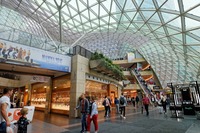 Polacy wrócili do centrów handlowych