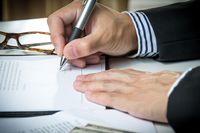 Cesja umowy na inną osobę - jak to zrobić?