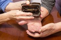 Seniorzy znikają z rejestru długów