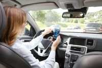 Korzystanie w telefonu w samochodzie nie jest bezpieczne