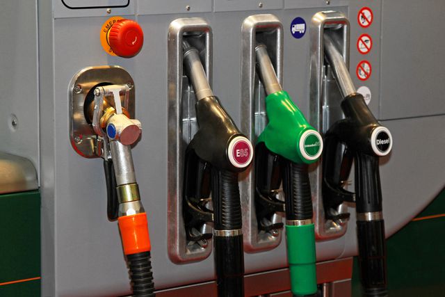 Stacje benzynowe: 16% dystrybutorów błędnie wskazuje ilość tankowanego paliwa