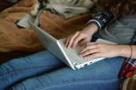 Nastolatkowie i cyberbezpieczeństwo: zagrożenia i obawy a wiedza