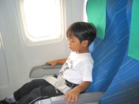 Jak podróżować z dzieckiem samolotem?