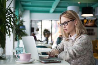 Wybór formy działalności przez freelancera a efektywność podatkowa