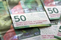 Trwa intensywna walka o portfele frankowiczów