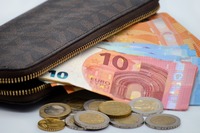 W ile lat uzbierasz 1 mln euro, zarabiając średnią krajową?