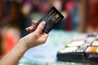 Na co zwracać uwagę, gdy bank proponuje kartę kredytową?