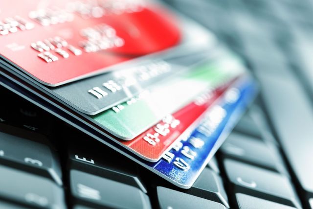 5 milionów osób korzysta z kart kredytowych