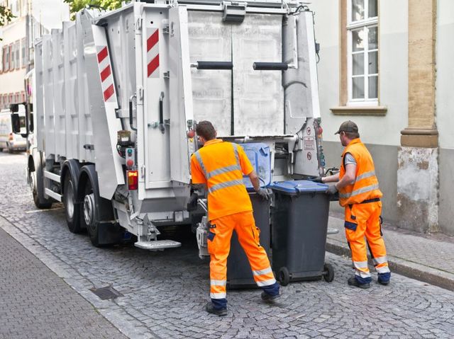 Obniż koszty utrzymania mieszkania: wywóz śmieci