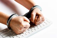 Cyberprzestępcy aresztowani pod zarzutem kradzieży 15 mln dolarów