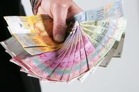 Kredyt we frankach: kupuj walutę poza bankiem