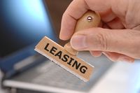 Umowa leasingu operacyjnego: opłata wstępna w koszty