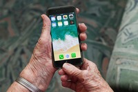 mLegitymacja w telefonach ponad 400 tys. emerytów i rencistów mLegitymacja w telefonach ponad 400 tys. emerytów i rencistów