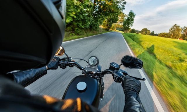 Wypadki drogowe z udziałem motocykli, czyli mniej zdarzeń, więcej ofiar