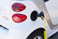 Samochód elektryczny czy spalinowy? Co bardziej się opłaca?