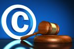 Trzykrotność wynagrodzenia za zawinione naruszenie majątkowych praw autorskich niezgodne z Konstytucją