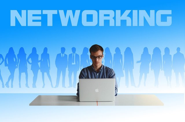 Networking w rekrutacji menedżerów kluczem do ukrytego rynku pracy
