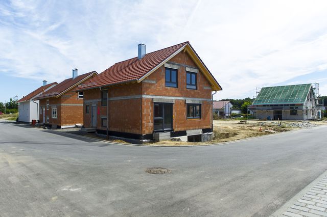 Domów mniej, ale działki budowlane wciąż w cenie