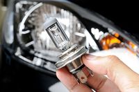 Jak zadbać o odpowiednie oświetlenie samochodu?