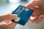 Czy w dobie NFC karty debetowe to już przeżytek?