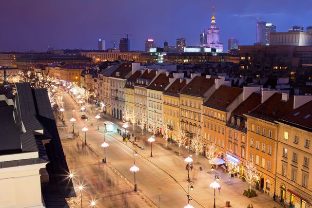 Ulice handlowe w Warszawie i Krakowie