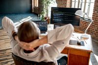 Programista, czyli introwertyk z kubkiem kawy