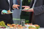 Spotkanie biznesowe: usługi gastronomiczne a przychód pracownika