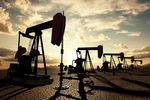 Rosną zapasy gazu i ropy