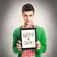 Największy ciężar zmagań o zatrudnienie uderza w młodych
