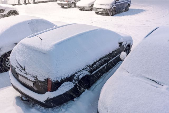 Samochód zimą rozgrzać auto na postoju czy ruszyć od razu