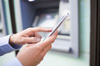 Smartfon i bankomat