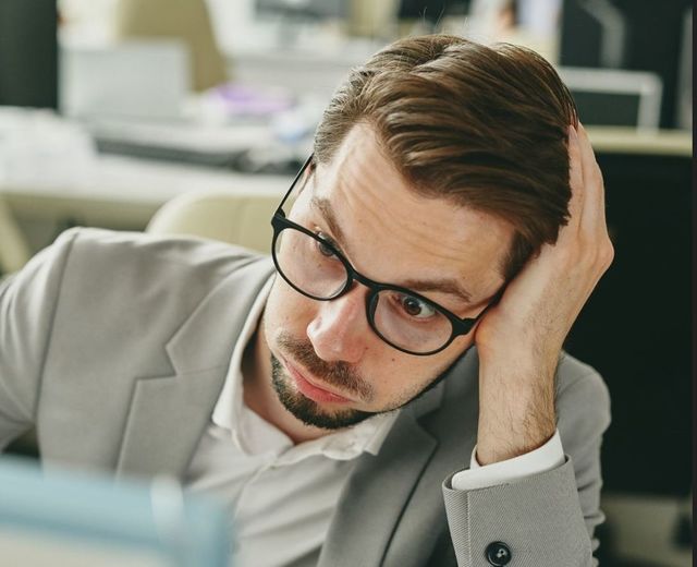 B2B kontra B2C: kto zyskuje, a kto traci w okresie urlopowym?