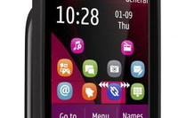 Trzy telefony Nokia C2 i smartfon N9