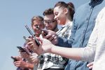 Polacy masowo "przesiadają się" na smartfony 