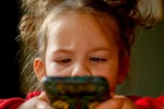 Smartfon dla dziecka - jak zadbać o bezpieczeństwo?