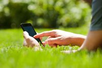 Smartfony też cierpią przez upał. Jak nie doprowadzić do przegrzania telefonu?