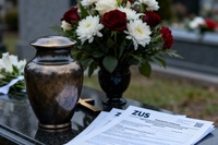 Zasiłek pogrzebowy z ZUS - kto ma do niego prawo i w jakiej wysokości?