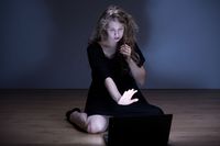 Czym jest cyberstalking i jak się przed nim chronić?