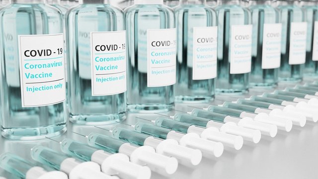 Newspoint: jakie szczepionki przeciw COVID-19 królują w sieci?
