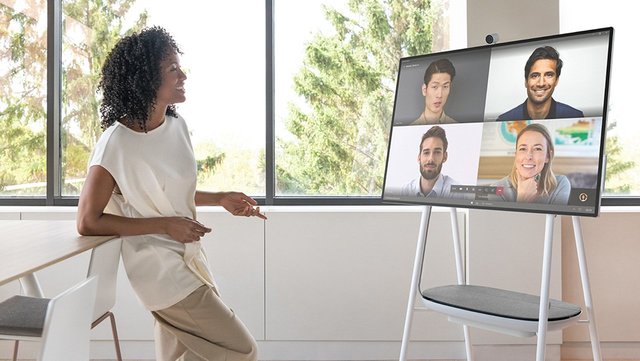 Cyfrowa tablica Microsoft Surface Hub 2S, czyli jak ułatwić pracę zdalną w firmie