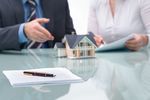 Umowa sprzedaży nieruchomości: jakie ryzyko niesie dla sprzedawcy?