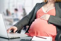 Jakie prawa przysługują pracującym kobietom w ciąży?