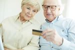 Karty płatnicze: jak przekonać seniora?