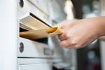 Ile kosztuje wysłanie listu? Ceny usług pocztowych w Polsce relatywnie wysokie