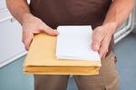 Pisma sądowe: czy zmiana operatora pocztowego ma znaczenie?