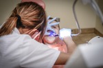 Ile kosztuje plomba? Cennik usług dentystycznych zależy od miasta