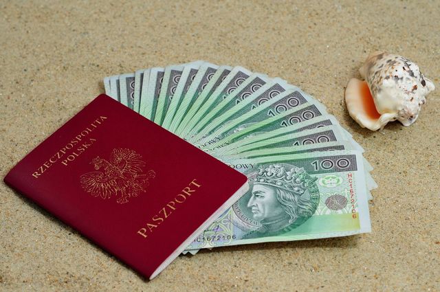 Polacy planują wakacje, ale nie wydatki
