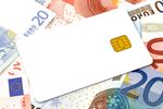 Ferie za granicą: waluta z kantoru czy karta?